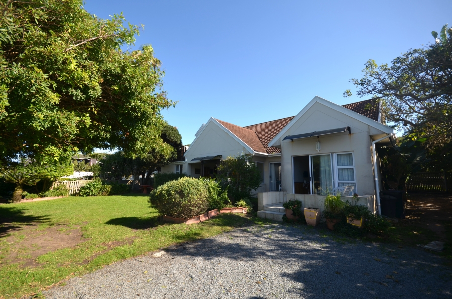 To Let 5 Bedroom Property for Rent in Kidds Beach Eastern Cape